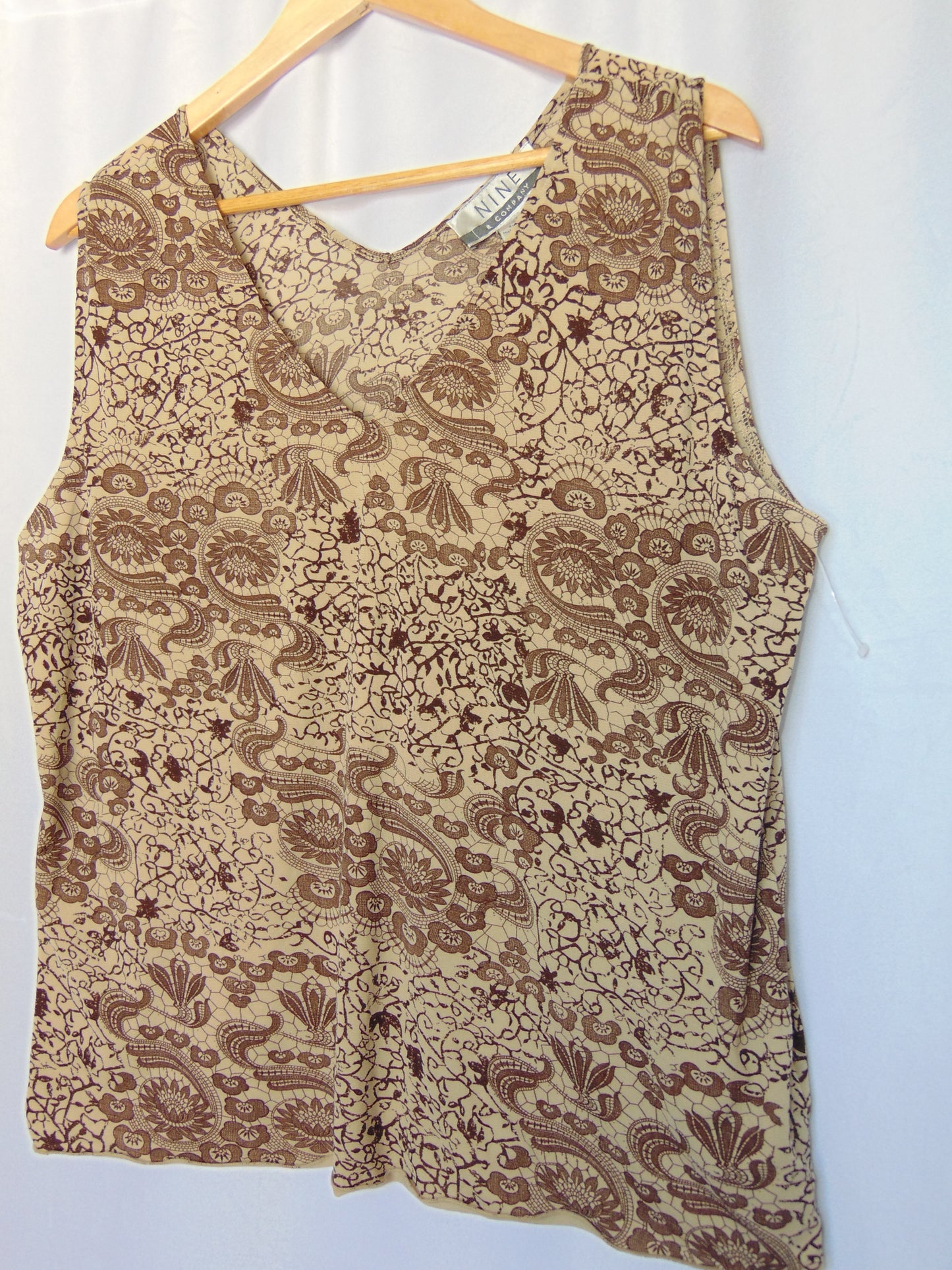 VINTAGE NINE & COMPANY PAISLEY MESH TOP