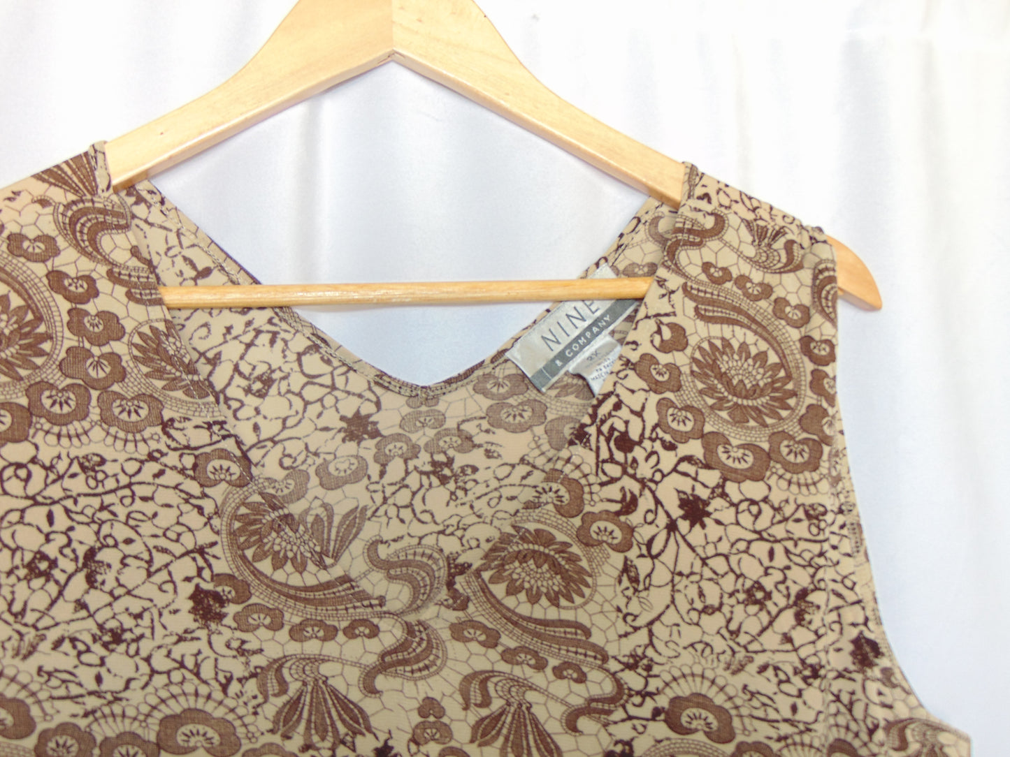 VINTAGE NINE & COMPANY PAISLEY MESH TOP