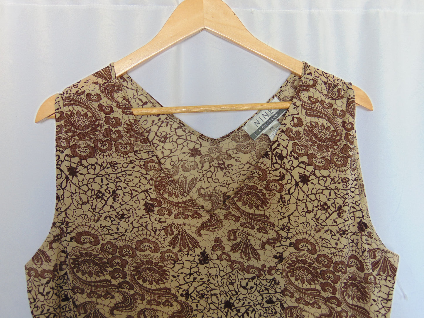 VINTAGE NINE & COMPANY PAISLEY MESH TOP