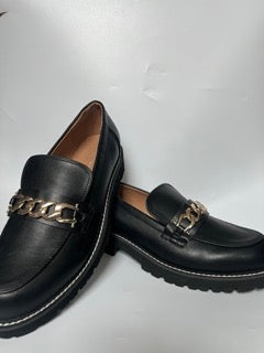 BCBG LOAFERS WITH GOLD CHAIN