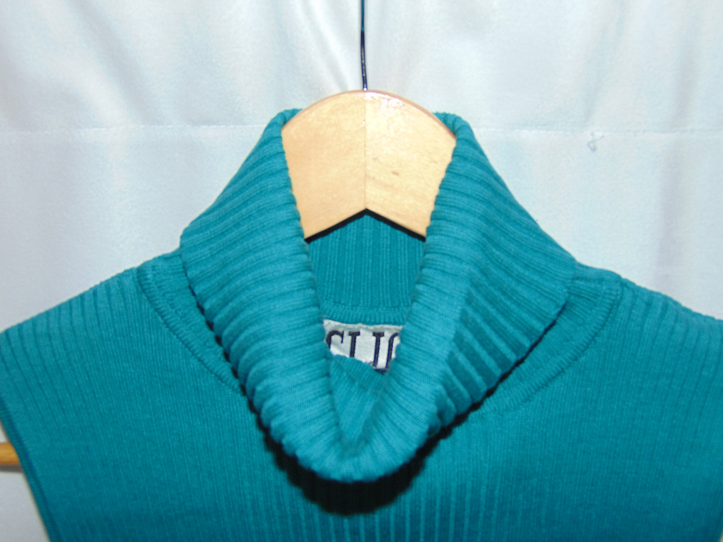 VINTAGE TURQUOISE SLEEVELESS TURTLENECK