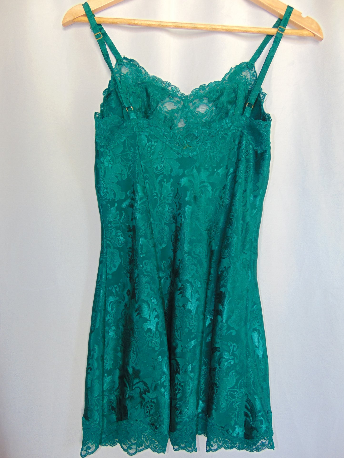 VINTAGE GOLD LABEL VICTORIA'S SECRET SLIP
