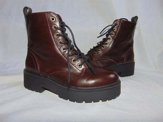 LONDON RAG BROWN LACE-UP ROUND TOE ANKLE BOOT