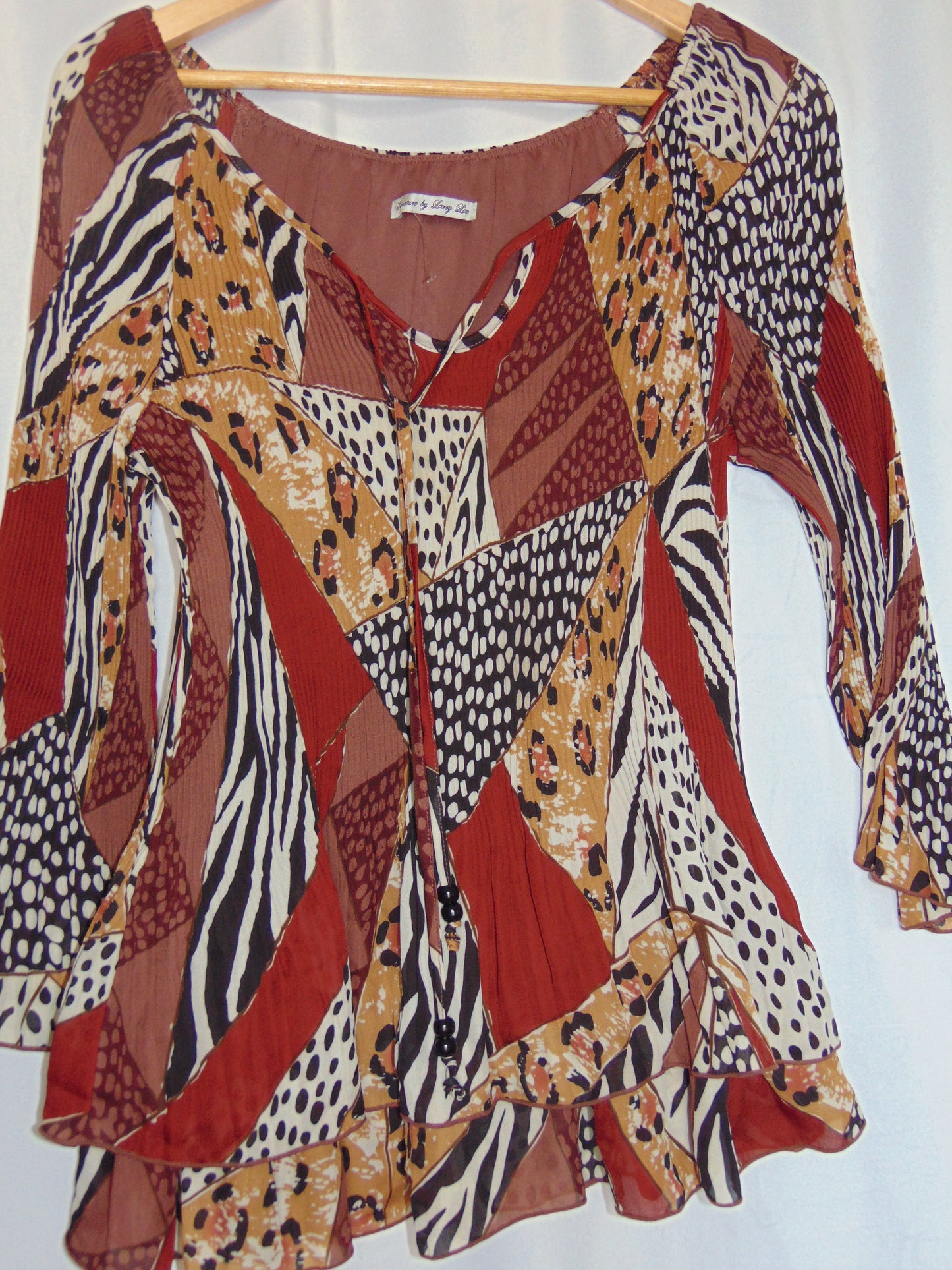 SIGNATURE BY LARRY LEVINE ANIMAL PRINT TOP