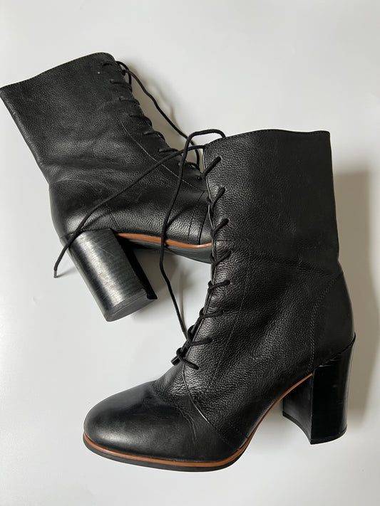LEATHER LACE UP HEELED COMBAT BOOT