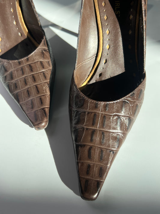 BCBG BROWN CROCODILE HEELS