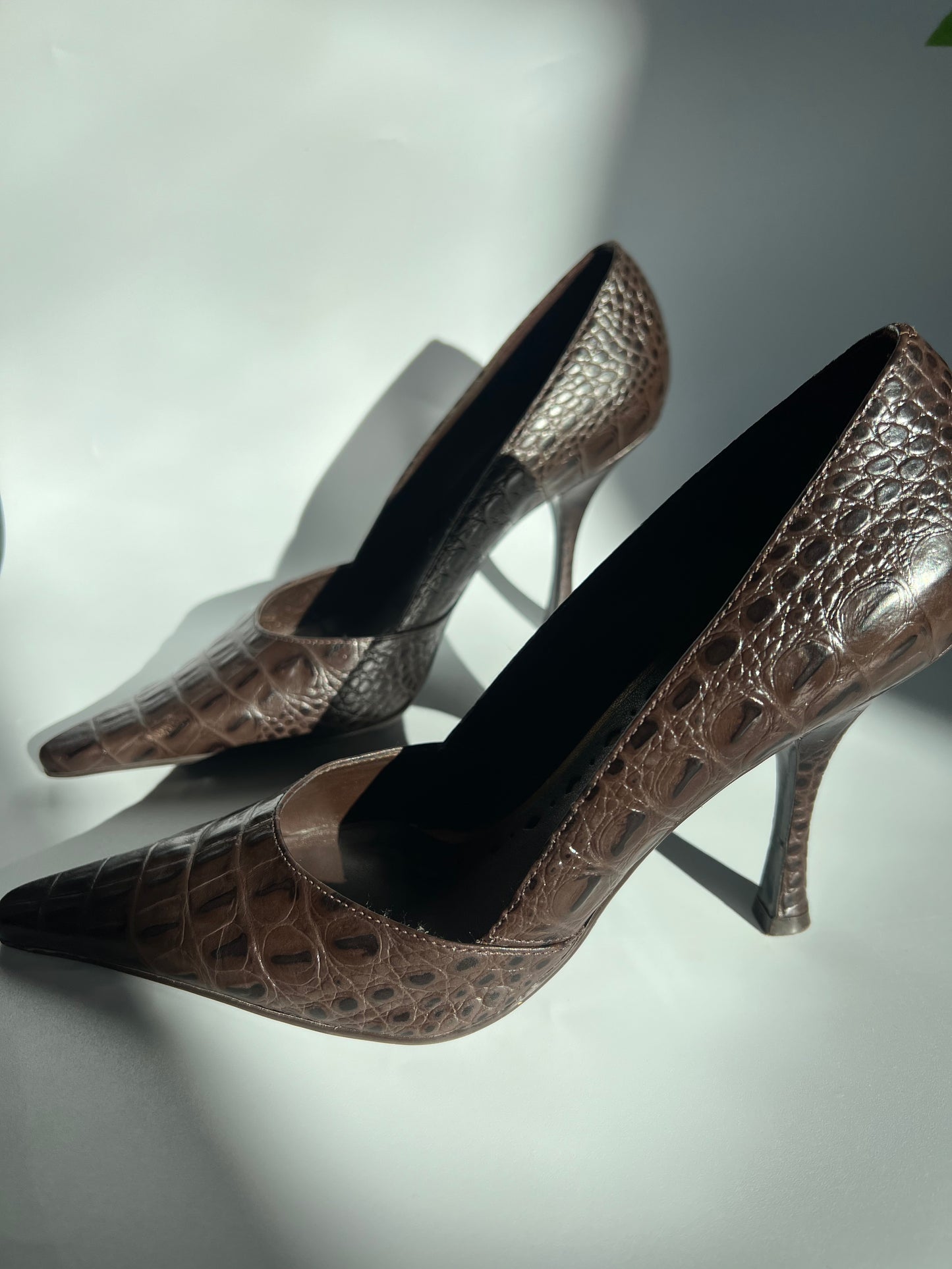 BCBG BROWN CROCODILE HEELS