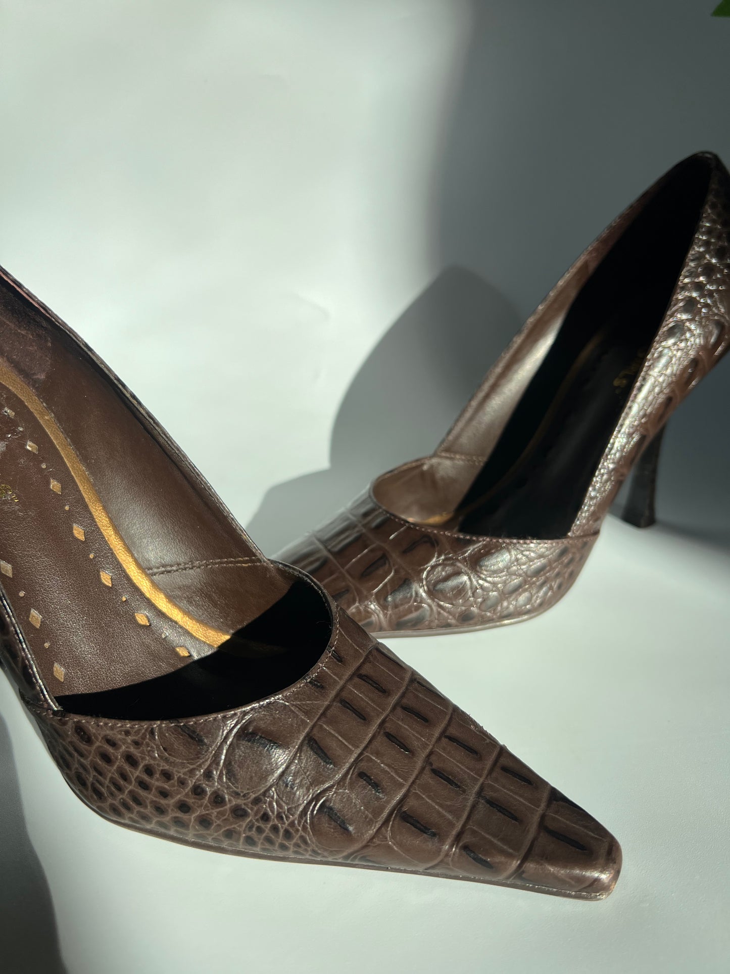 BCBG BROWN CROCODILE HEELS