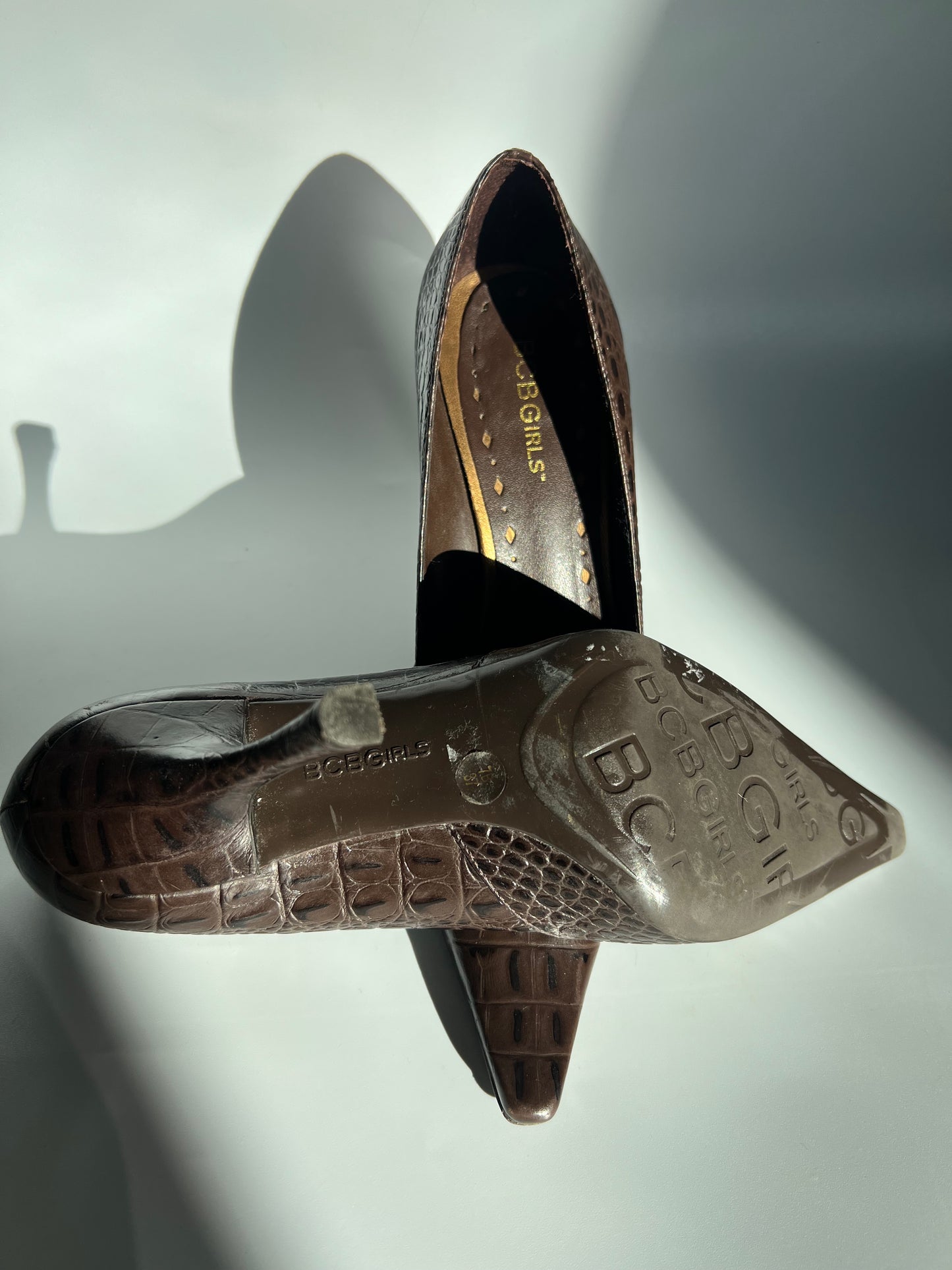 BCBG BROWN CROCODILE HEELS