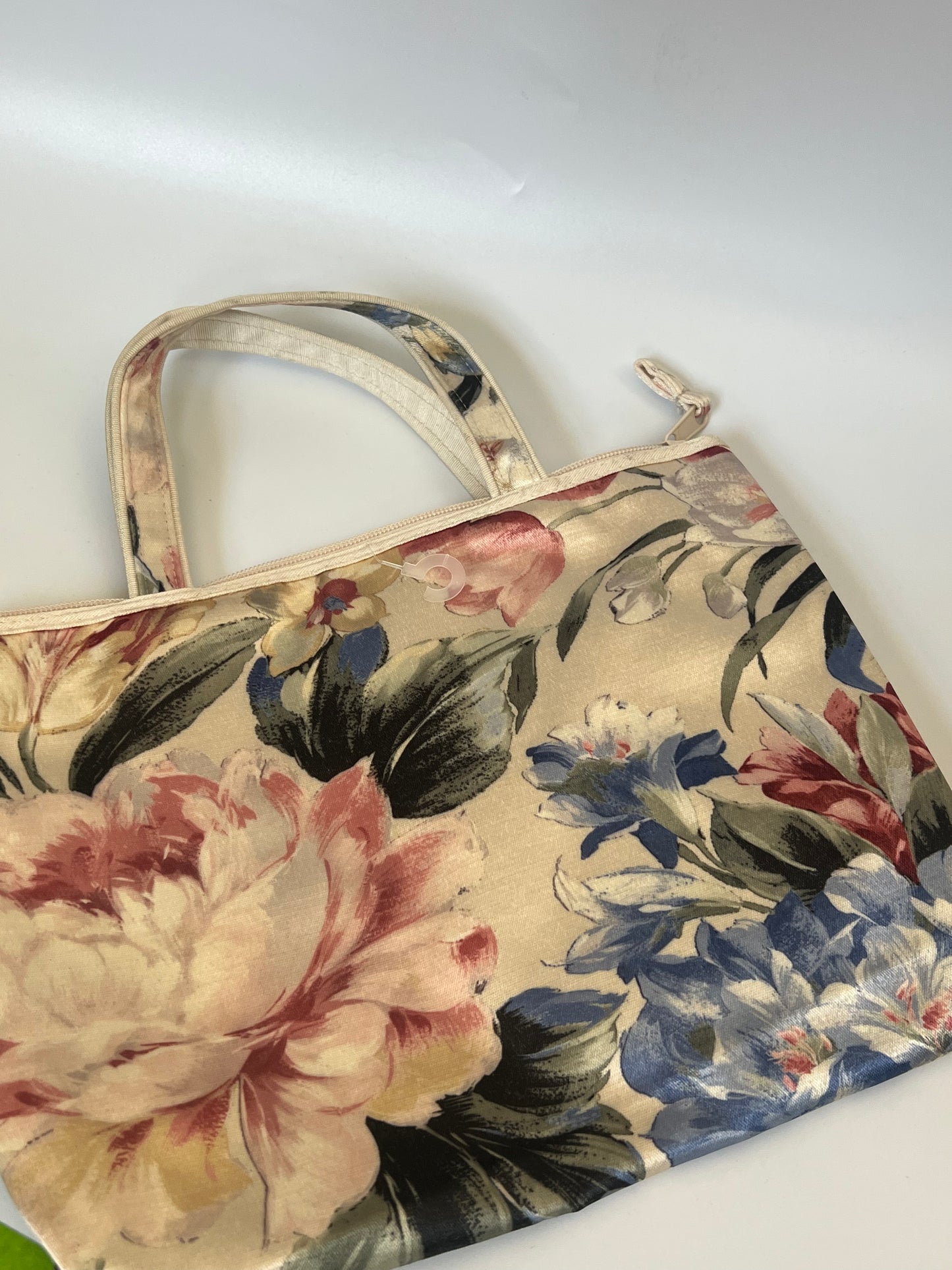 VINTAGE SATIN FLORAL TOTE