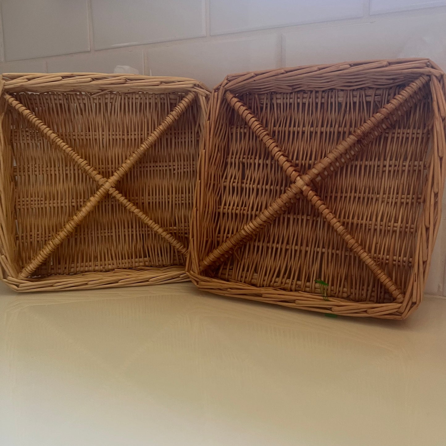 WICKER CRISS-CROSS BASKET