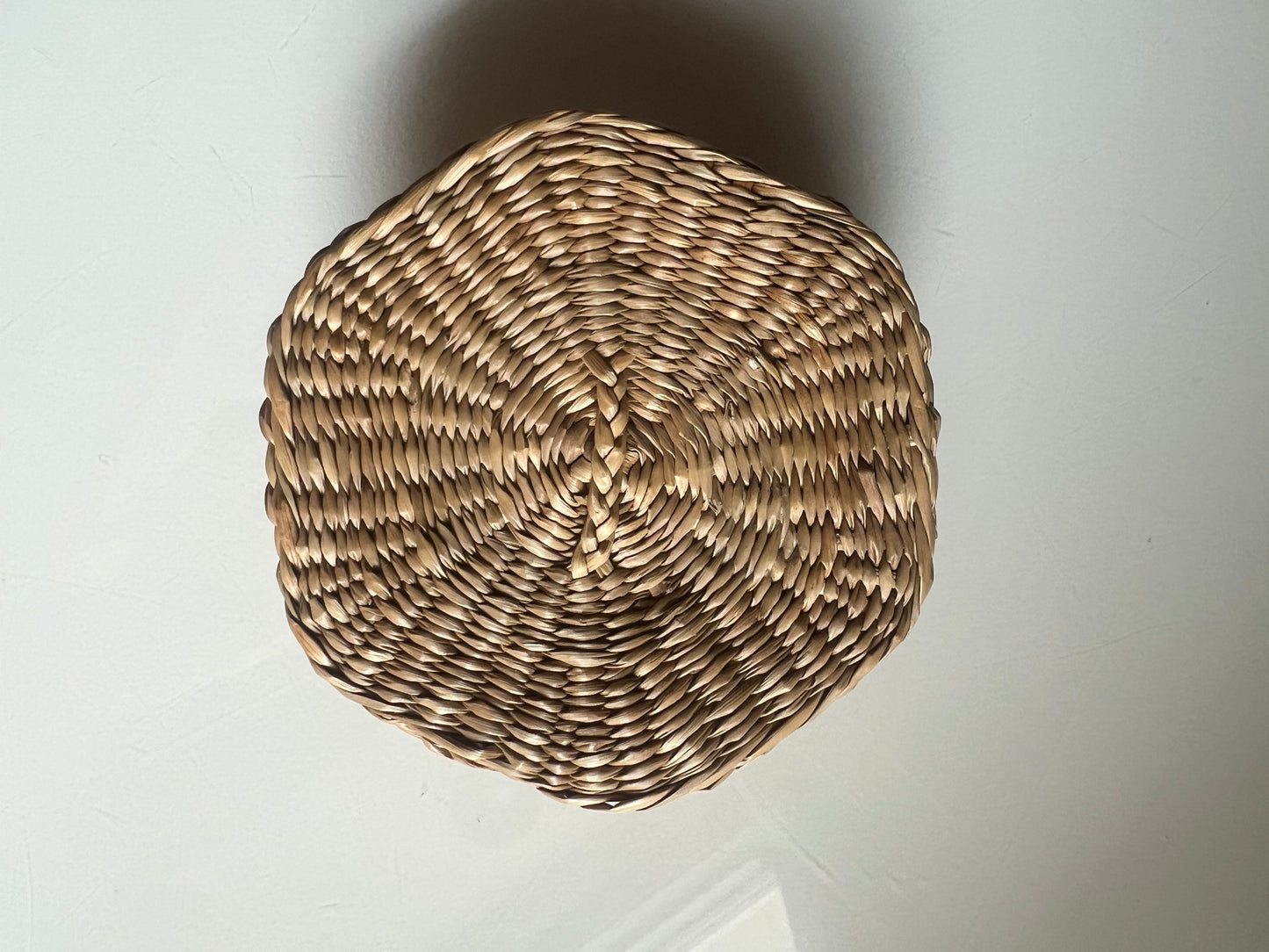 VINTAGE 20TH CENTURY WOVEN TRINKET BOX