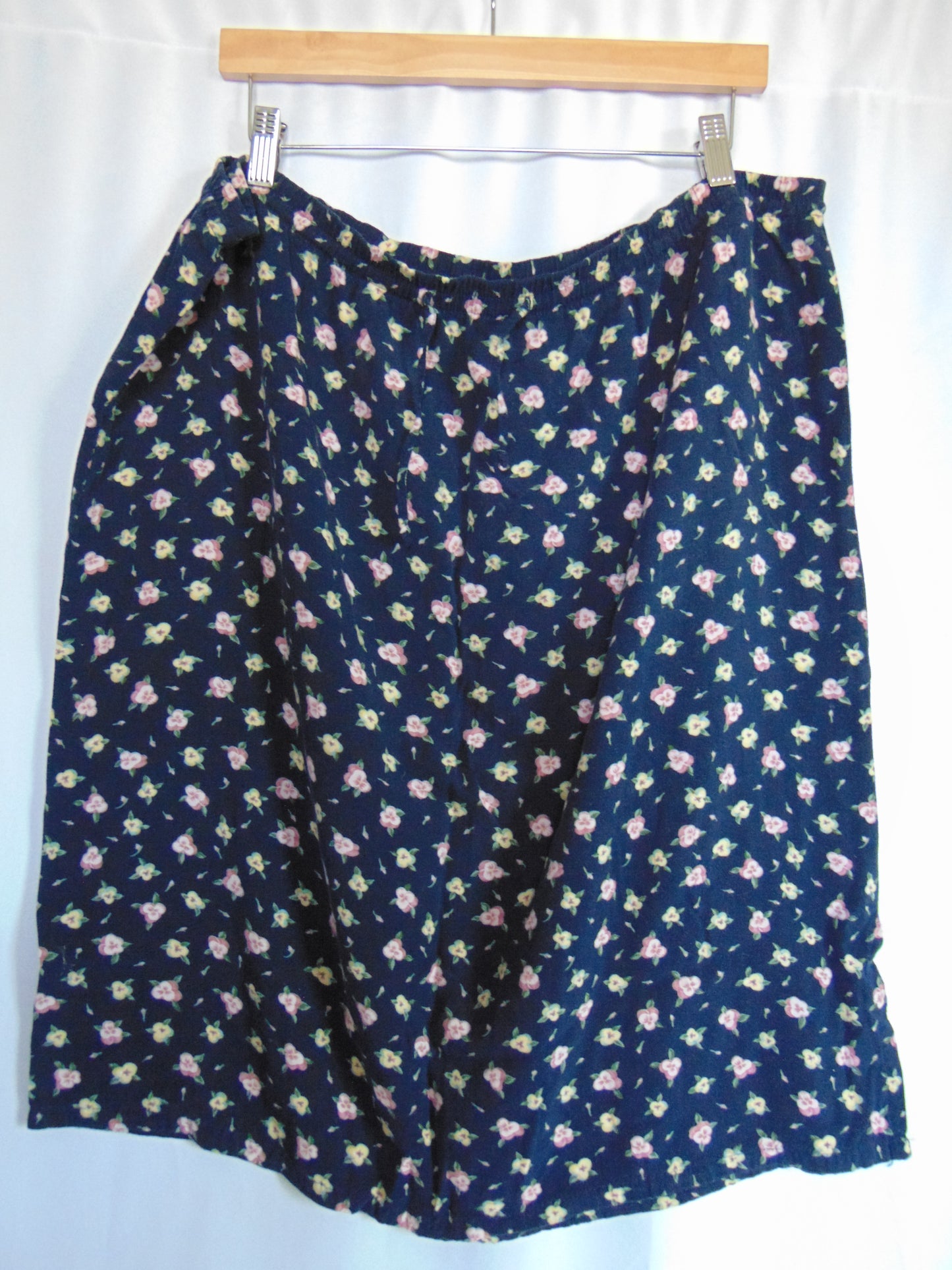 NAVY FLORAL MINI SKIRT