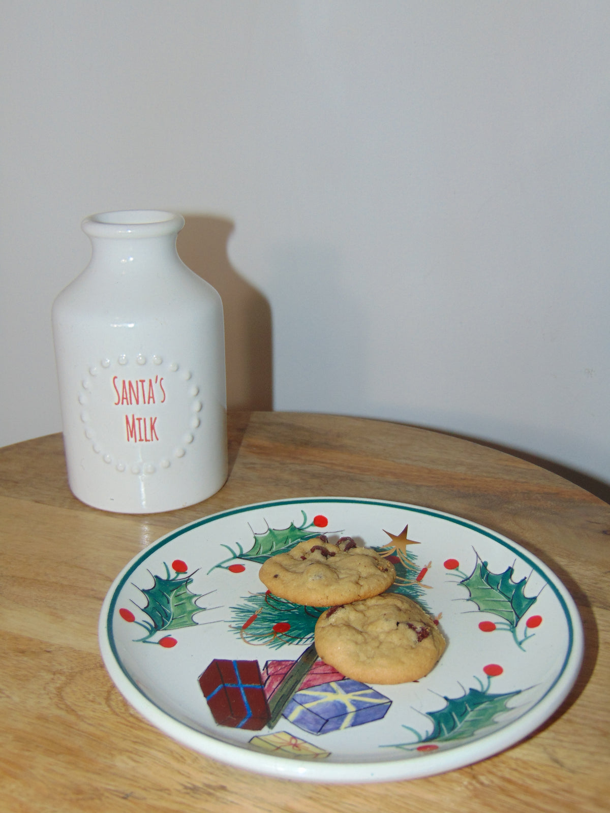 Italian Ceramic Hand Painted Christmas Tree Holly and Berry Snack Plate
