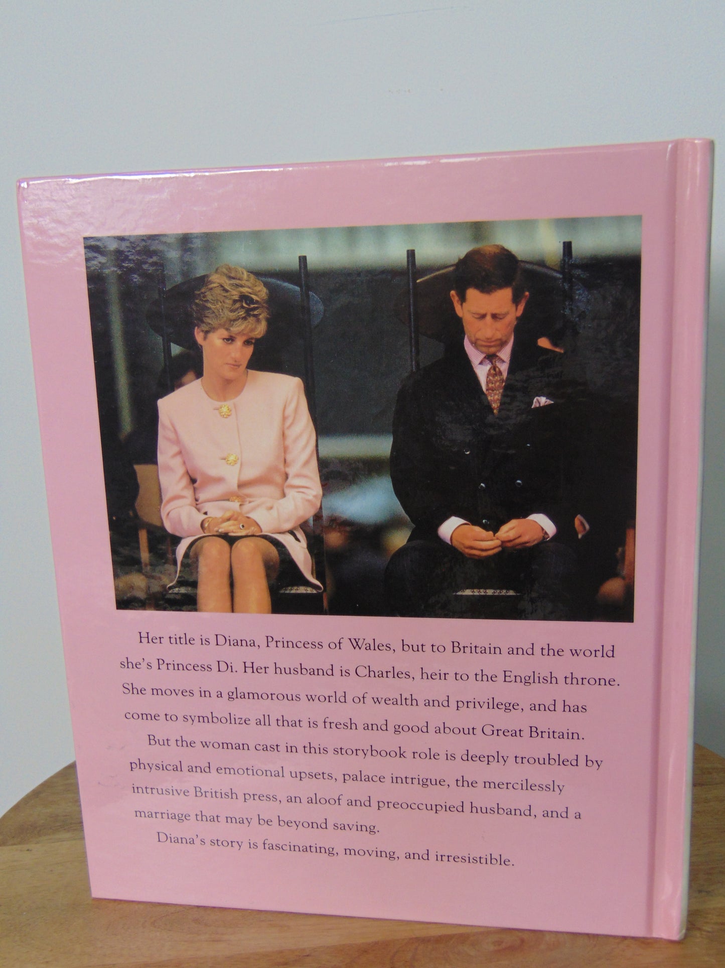 1992 Hardcover Diana: The Story Behind Her Private Life