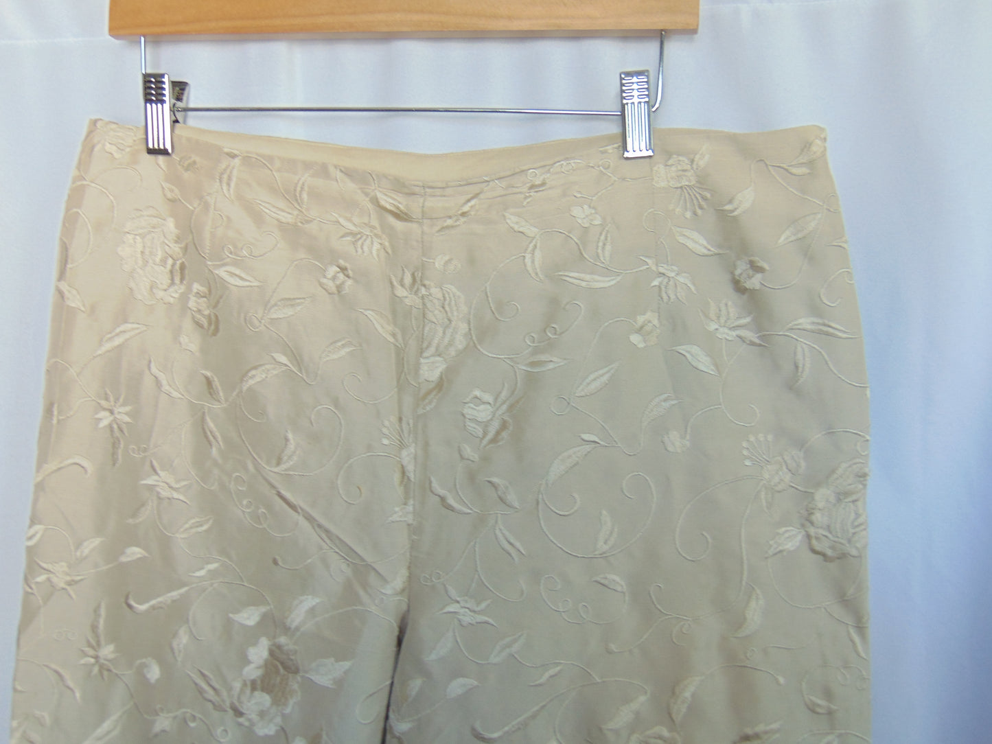 SILK FLORAL EMBROIDERED PANTS