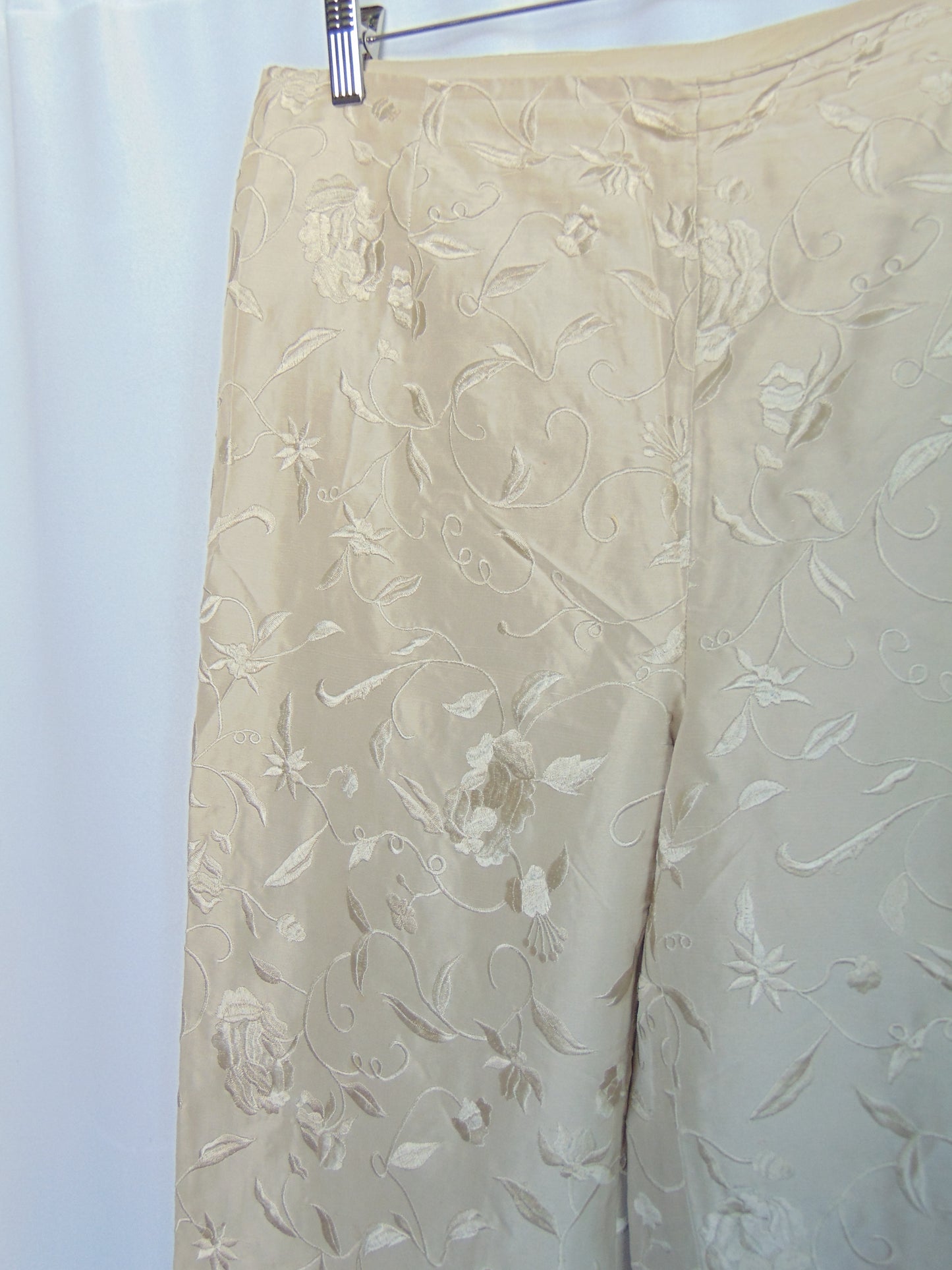 SILK FLORAL EMBROIDERED PANTS