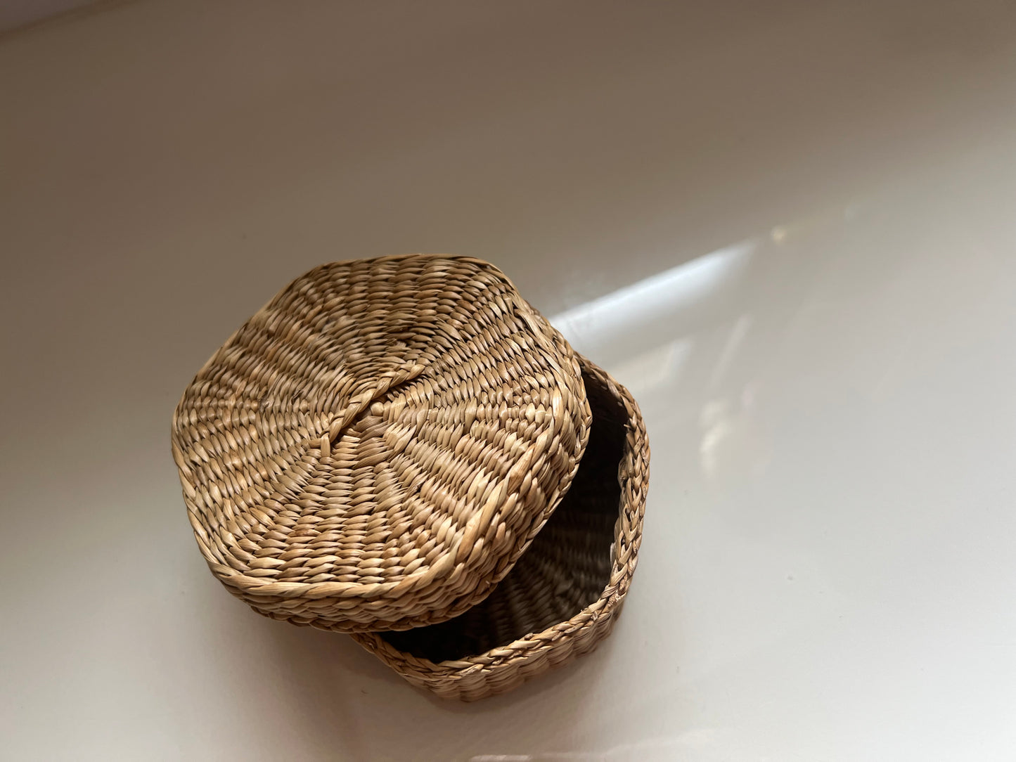 VINTAGE 20TH CENTURY WOVEN TRINKET BOX